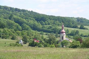 Kostel ze silnice Volfartice - Žandov ( © Ivan Grisa 05/2009)