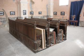 Modlitebna: lavice z olomoucké synagogy ( © Ivan Grisa 06/2010)