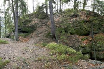 Celkový pohled na lokalitu z prostoru severního konce příkopu ( © Filip Matoušek 11/2006)