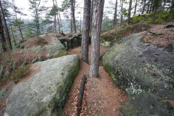 Chodbička či vstup do podvalí ( © Filip Matoušek 11/2006)