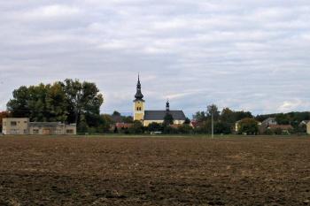 Kostel sv. Jiří v Moravičanech ( © Pavel Vítek 09/2008)