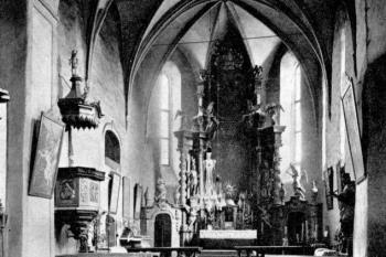 interiér kostela na počátku 20. století (© Antonín Podlaha: Posvátná místa království Českého; Díl 3., Vikariáty: Kralovický, Vlašimský a Zbraslavský, Dědictví sv. Jana Nepomuckého, Praha 1909)