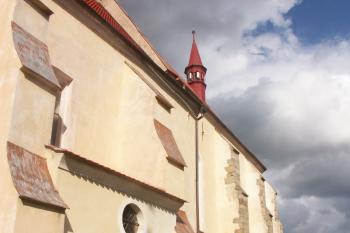 loď a presbytář ( © Milan Caha 06/2008)