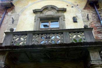 východní průčelí - detail ( © Milan Caha 08/2008)