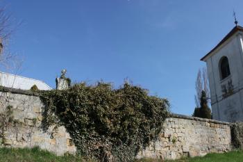 Kostel a zvonice od jihu ( © Ivan Grisa 04/2010)