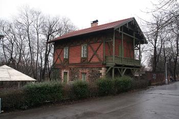 Strážní domek od jihozápadu (© Ivan Grisa, 03/2009)