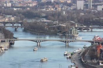 Elektrárna a ostrov Štvanice z velké věže svatovítské katedrály ( © Ivan Grisa 02/2011)