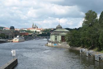 pohled z Hlávkova mostu ( © Milan Caha 09/2009)