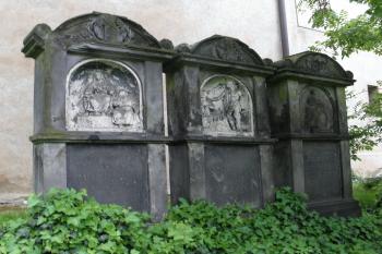 Empírové náhrobky (©doxa  , 01/2014)