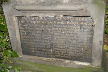 Náhrobek myslivce Václava Hory z války 1866 - detail (© doxa , 01/2014)