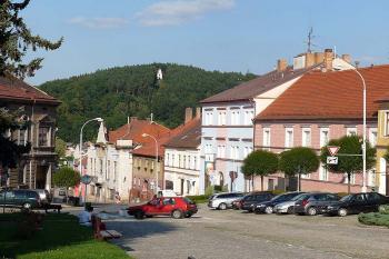 Náměstí ve Volyni s kaplí v Anděla Strážce v pozadí (© Jiří Cukr, 08/2010)