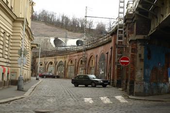 karlínský spojovací viadukt z r. 1871 ( © Milan Caha 03/2009)