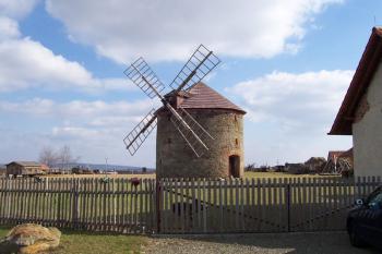 Přemyslovice - větrný mlýn (© Ivo Rozehnal, 03/2009)