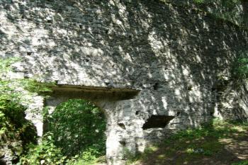 Vstupní brána do prvního nádvoří (© Jaroslav Šefčík, 03/2009)