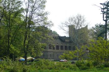 umělá zřícenina hradu Janův hrad (© Vlastislav Mareček, 04/2011)