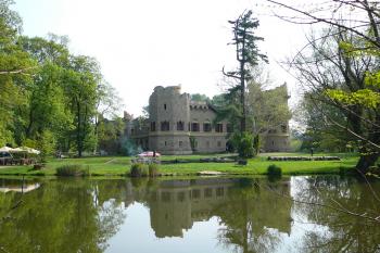 umělá zřícenina hradu Janův hrad (© Vlastislav Mareček, 04/2011)