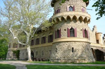 umělá zřícenina hradu Janův hrad (© Vlastislav Mareček, 04/2011)