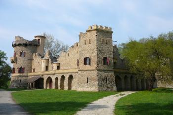 umělá zřícenina hradu Janův hrad (© Vlastislav Mareček, 04/2011)