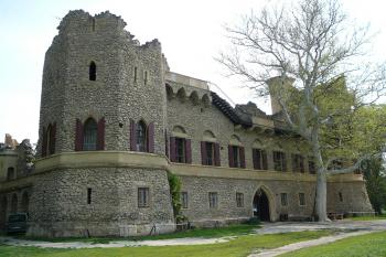 umělá zřícenina hradu Janův hrad (© Vlastislav Mareček, 04/2011)