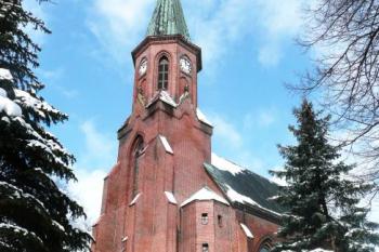 průčelí kostela s věží ( © Jan P. Štěpánek 03/2009)