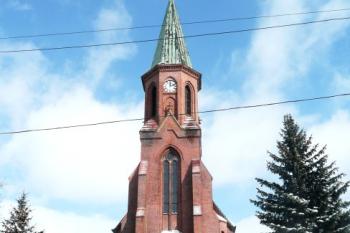 vstupní průčelí kostela s věží od jihozápadu ( © Jan P. Štěpánek 03/2009)