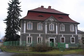 Fara s kounicovským erbem (© Ivan Grisa, 03/2009)