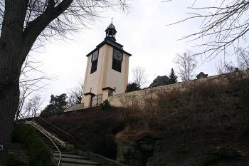 Zvonice z náměstí (© Ivan Grisa, 03/2009)