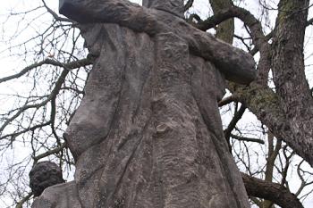 Zadní strana sochy (© Ivan Grisa, 03/2009)