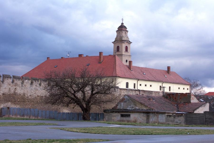klášter františkánů s kostelem Panny Marie Sedmibolestné
