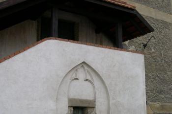 Schodiště ze dvora do prvního patra tvrze ( © Ivan Grisa 05/2004)