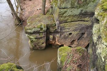 Zděř na hradidla na vtoku do průrvy (© Ivan Grisa, 03/2009)