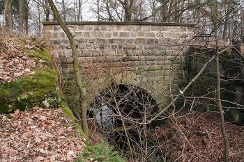 Přemostění bočního potoka (© Ivan Grisa, 03/2009)