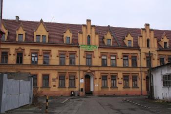 Čelo ulice U chemičky (© Ivan Grisa, 03/2009)