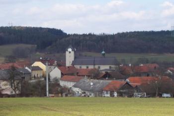 Přemyslovice - Pohled na nejstarší část obce  (© Ivo Rozehnal, 03/2009)