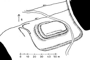 plán tvrziště ( © Tomáš Tomíček (in Ohrožené hrady, zámky a tvrze Čech, 2. díl [N-Ž], Libri, Praha 2005))