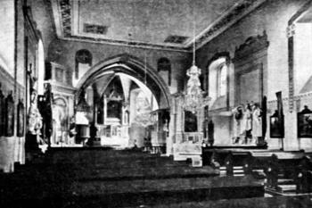 interiér kostela na počátku 20. století (© Antonín Podlaha: Posvátná místa království Českého; Díl 3., Vikariáty: Kralovický, Vlašimský a Zbraslavský, Dědictví sv. Jana Nepomuckého, Praha 1909)