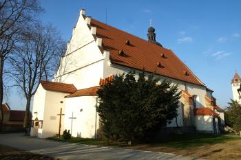 hlavní vchod kostela ( © Milan Caha 04/2010)