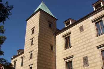 původně románská věž ( © Milan Caha 09/2008)