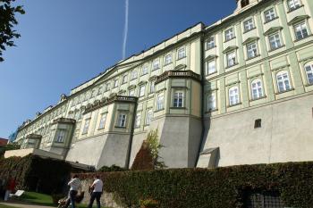 Ústav šlechtičen z jižních zahrad Pražského hradu ( © Milan Caha 10/2008)