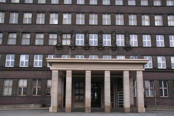 Vstupní portikus (© Ivan Grisa, 03/2009)