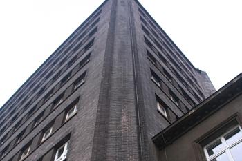 Jihovýchodní nároží (© Ivan Grisa, 03/2009)