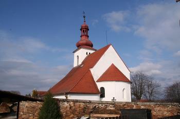 Pohled od východu přes hřbitovní zeď (© Ivan Grisa, 03/2009)