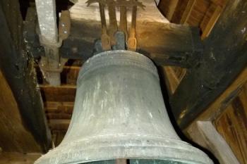 menší ze zvonů - na věšadle vykováno datum 1568 ( © Jan P. Štěpánek 09/2012)
