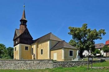 Úhošťany-kostel od jihovýchodu (© kadansko  09/2015)