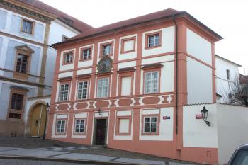 průčelí domu ( © Milan Caha 02/2008)
