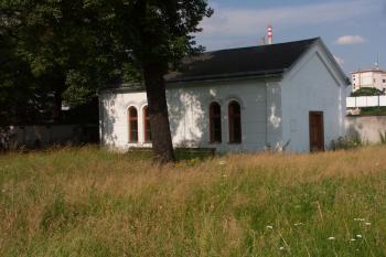 hřbitovní domek s expozicí ( © Milan Caha 05/2008)