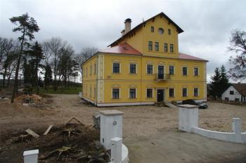 zámek Tuř ( © Jiří Čížek 03/2009)