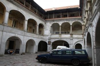 barokní a renesanční arkády na nádvoří domu ( © Milan Caha 03/2009)