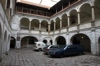 renesanční arkády na nádvoří ( © Milan Caha 03/2009)