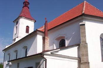 presbytář a loď kostela ( © Milan Caha 06/2008)